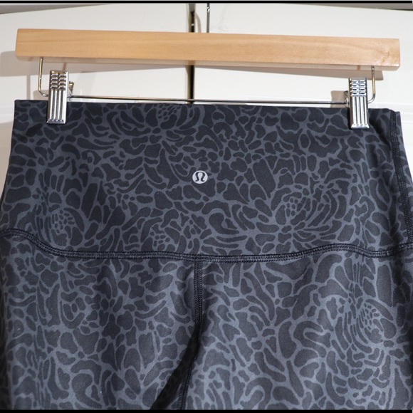 LULULEMON High Rise Leggings Black Grey Size 8 - Picture 4 of 4